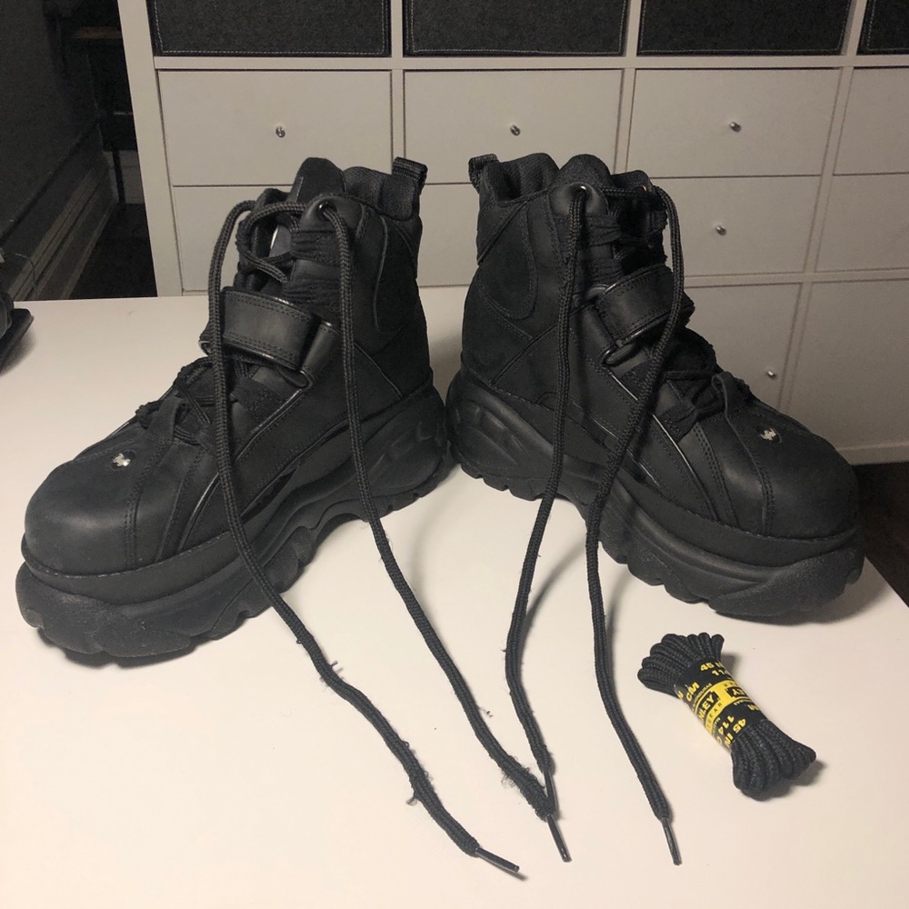 SOLD Buffalo Classic Platform High-Top Sneakers - Picture 4 of 7